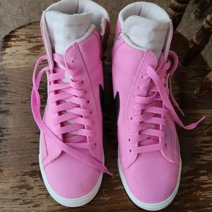 Nike (EKIN) mid top shoes